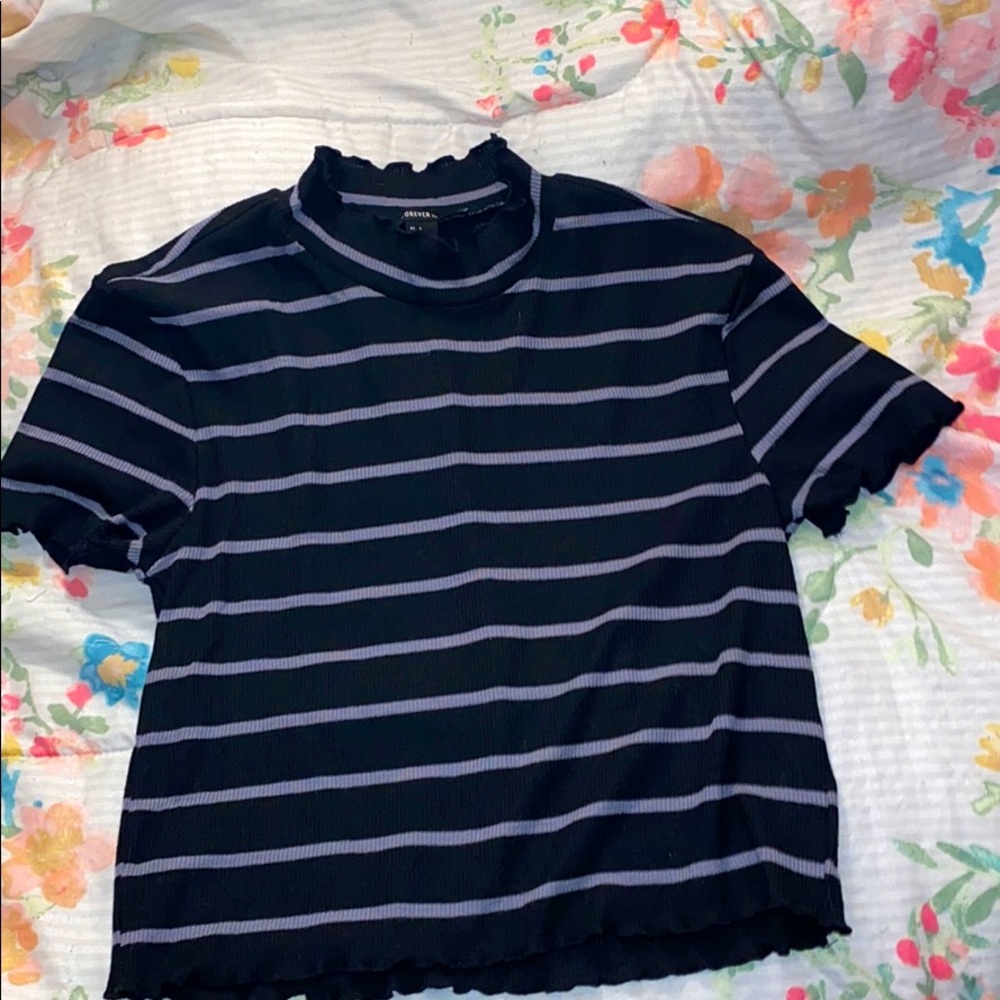 Short sleeve crop top